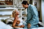 Elke Sommer: Filmfotos - Der Mann im Pyjama Image 8